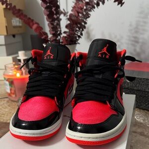 WMNS AIR JORDAN 1 MID